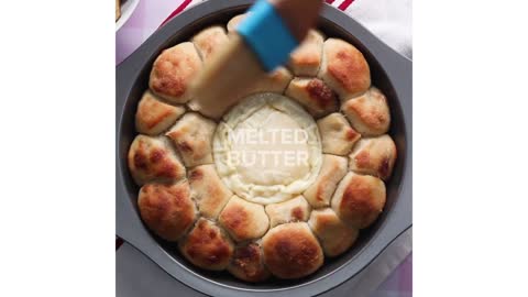 MONKEY BREAD BRIE FONDUE