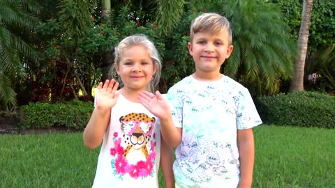 Roma and Diana are playing with slime , fun games with dad