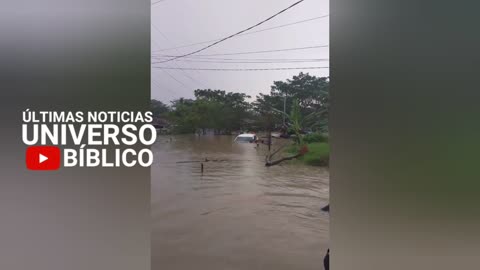 Indonesia 🇮🇩 Graves inundaciones causan estragos en Semarang.