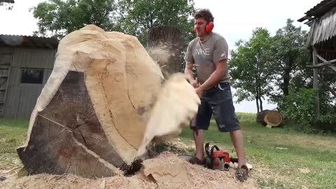 REAL SIZE WOODEN BEAR, amazing chainsaw wood carving