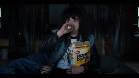 Eddie Munson eating Honeycomb ON LOOP - Stranger Things 4