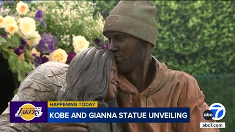 Bryant family sits for photo with new statue honoring Kobe and Gianna | ABC7 News