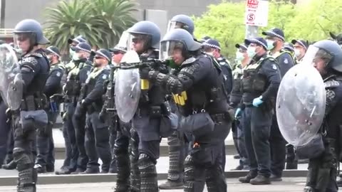 Police shoot anti-war protesters in Melbourne