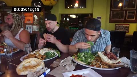 THE BIGGEST BURGER CHALLENGE IN CANADA | 11LB (5KG) | The Biggest Burger I Have Tried | Man Vs Food