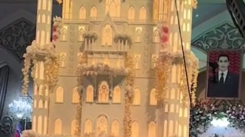 Couple have GIGANTIC castle themed cake at wedding 🎂💍👩‍❤️‍👨