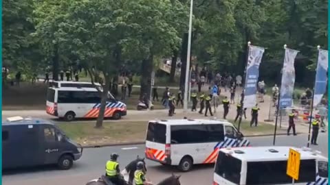 Large police presence at the Hague as police clear streets