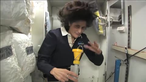 HOW THEY USE KITCHEN , WASHROOM IN SPACE