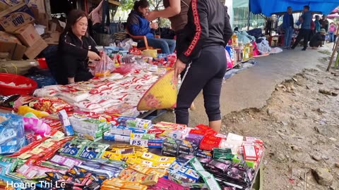 The girl went to the market to collect mussels to sell and cook