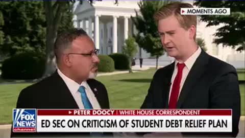 Peter Doocy presses Biden’s education secretary over student loans #shorts