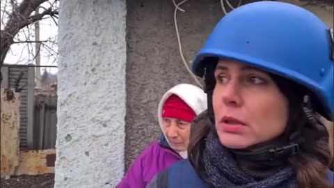 Une grand-mère de 83 ans. La maison de son voisin soufflée par un obus ukrainien.