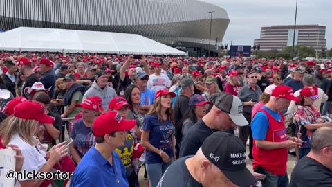 🚨 The sea of patriots here to see Trump on Long Island. over 50,000 PEOPLE