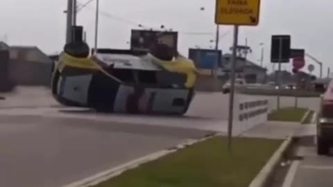 police officer tried to make fun of the steering wheel and ends up flipping the car