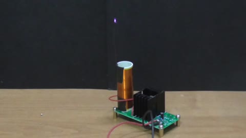 Mini Tesla Coil working.