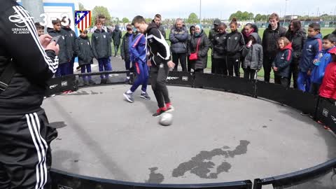 HUMILIATION EN 1vs1 ! FREESTYLER vs ATLÉTICO DE MADRID ! McDonald’s FOOTBALL CHALLENGE #2