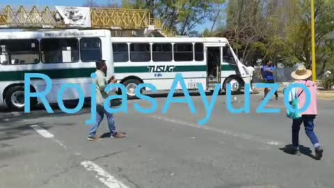 RS - Parece que fue la CATEM, los humildes trabajadores del tren maya, desalojan normalistas en Oaxaca