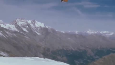 Skiing cool video The first perspective of skiing I'm a professional national ice and snow season