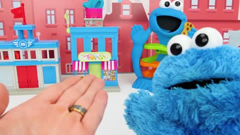 Cookie Monster Missing Numbers Educational Video for Toddlers!-4