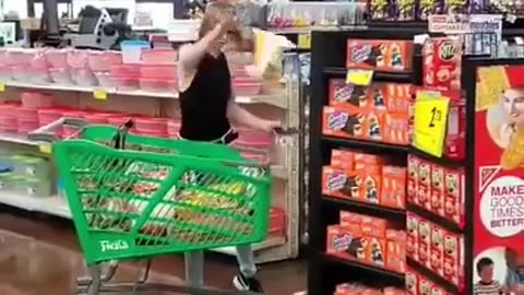 Karen got angry after they told her she can’t have more than 15 items in the Express lane