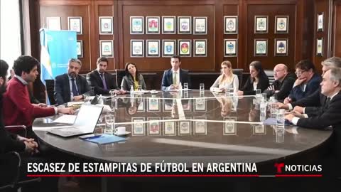 Revuelo en Argentina por escasez de estampitas del Mundial | Noticias Telemundo