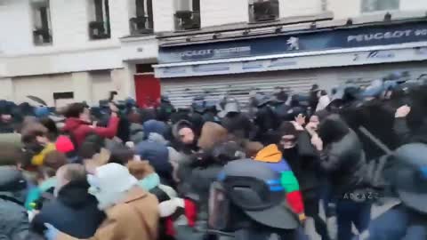 French Police Attack People Protesting Retirement Age Hike