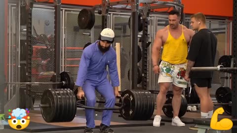 Elite Powerlifter Disguise As Cleaner At The Gym