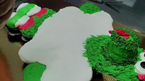 Philly Phanatic cupcake cake