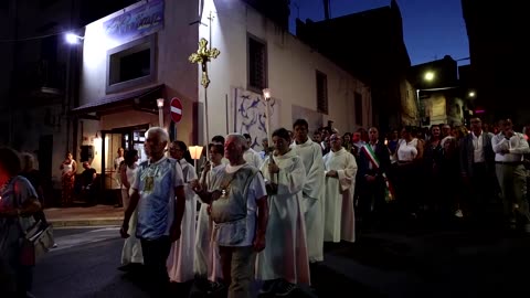 Locals pay respects to victims of yacht wreck in Italy