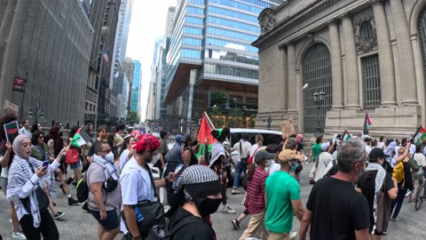 Marcha en apoyo de Palestina cerca del consulado de México en Nueva York.