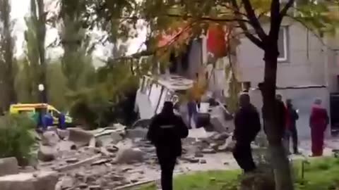 2022-10-13 - Belgorod - impatto di un missile ucraino su un palazzo