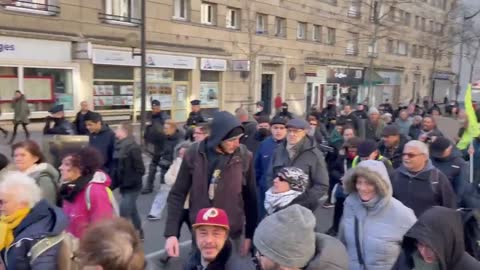 Anti COVID Mandate Protesters Joined By Unexpected Group On Their 32nd Weekend March in Paris