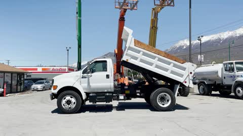 Dump Truck 2000 Ford F-650 Cummins Diesel 6 Speed NON CDL! 4,100 ACTUAL MILES!! Bobtail