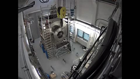 Constructing the world´s strongest magnet for neutron research.