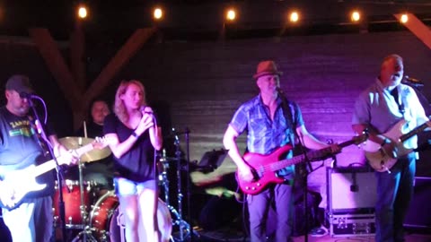 Thursday Night Vibes: Kip Jones sings Jelly Roll Need A Favor at Northland Sports Pub & Grill