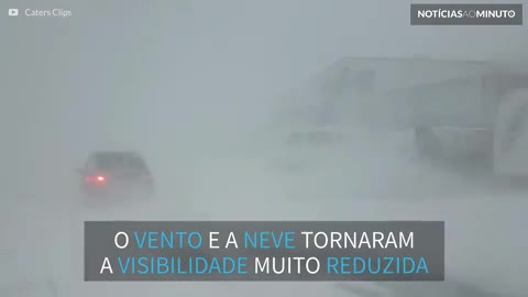 Forte tempestade de neve é filmada na Islândia