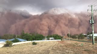 Dust Storm Descends on Parkes