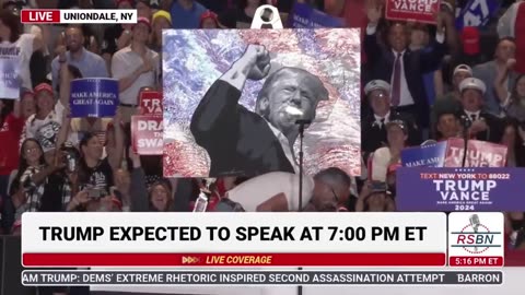 A local New York artist just did an EPIC painting of Trump's iconic Butler moment LIVE ON STAGE