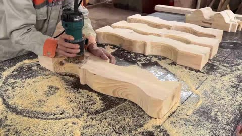 Unbelievable Skills! Watch This Young Carpenter Build a Stunning Table