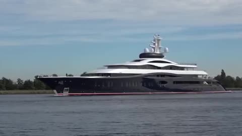 Mark Zuckerberg, che ha recentemente acquistato un megayacht da 300 milioni ..