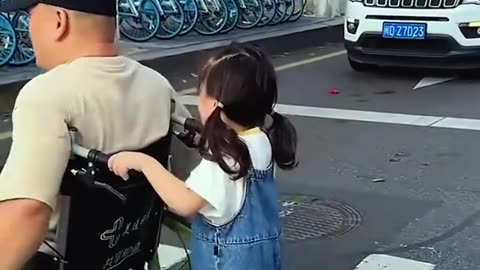 Little girl with her dad on a wheelchair bows down to the drivers!.hd #USA