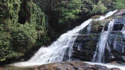 Adorable Place To Enjoy Water falls In Summer