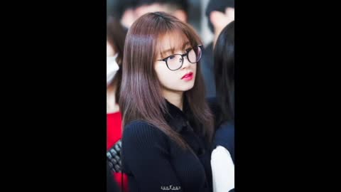 Sana Looks Absolutely Adorable With Spectacles!