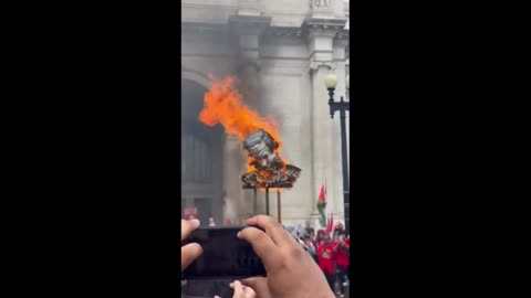 BREAKING: PROTESTERS IN WASHINGTON, D.C., ARE BURNING AN EFFIGY OF BENJAMIN NETANYAHU