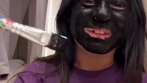 Girl Pranks Her Mom with a Black Face Paint Job & the Scream Was LOUD! 👀😱