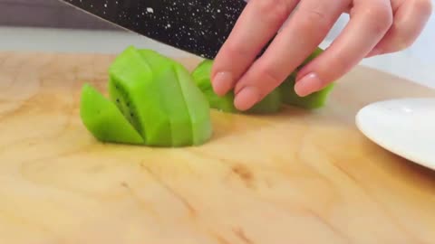 Slice The Peeled Kiwifruit