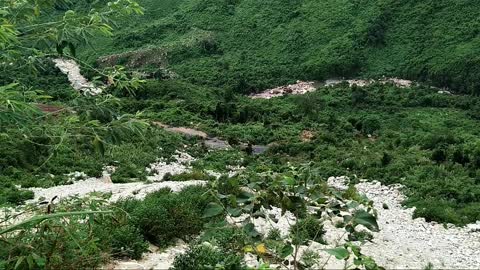 Dangerous bends on KHANH LE pass