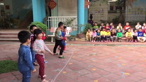 Vietnamese folk game: Pirates of the Flag