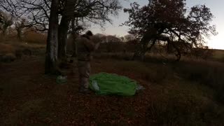 Nightlapse . Putting a tent .