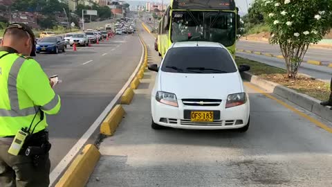 Historias en un puesto de control en tiempos de cuarentena en Bucaramanga