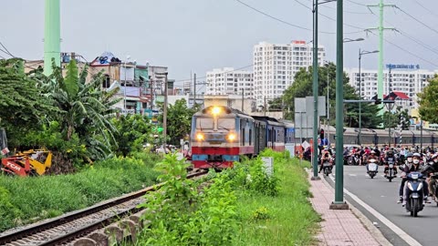 Train SE7 Hanoi - Saigon arriving in Ho Chi Minh City