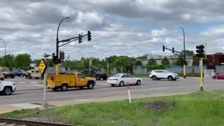 National Guard rolls into Minneapolis, which looks like a "warzone" after three days of riots